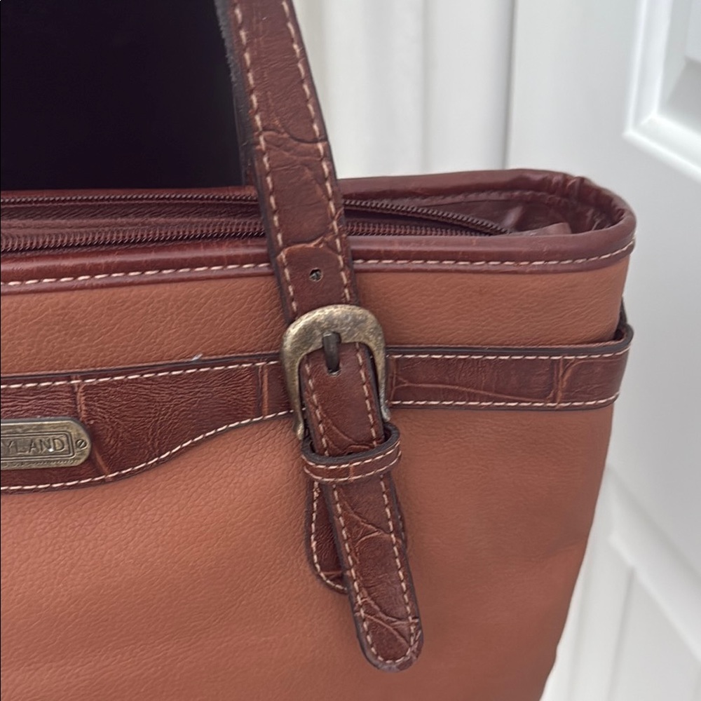 Elegant Brown Leather Shoulder Bag - Picture 3 of 7